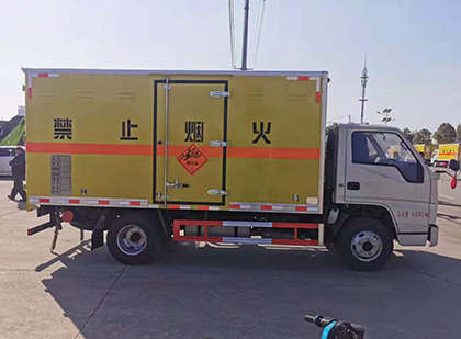 益阳爆破器材运输车工人安全操作规范与智能技术保障